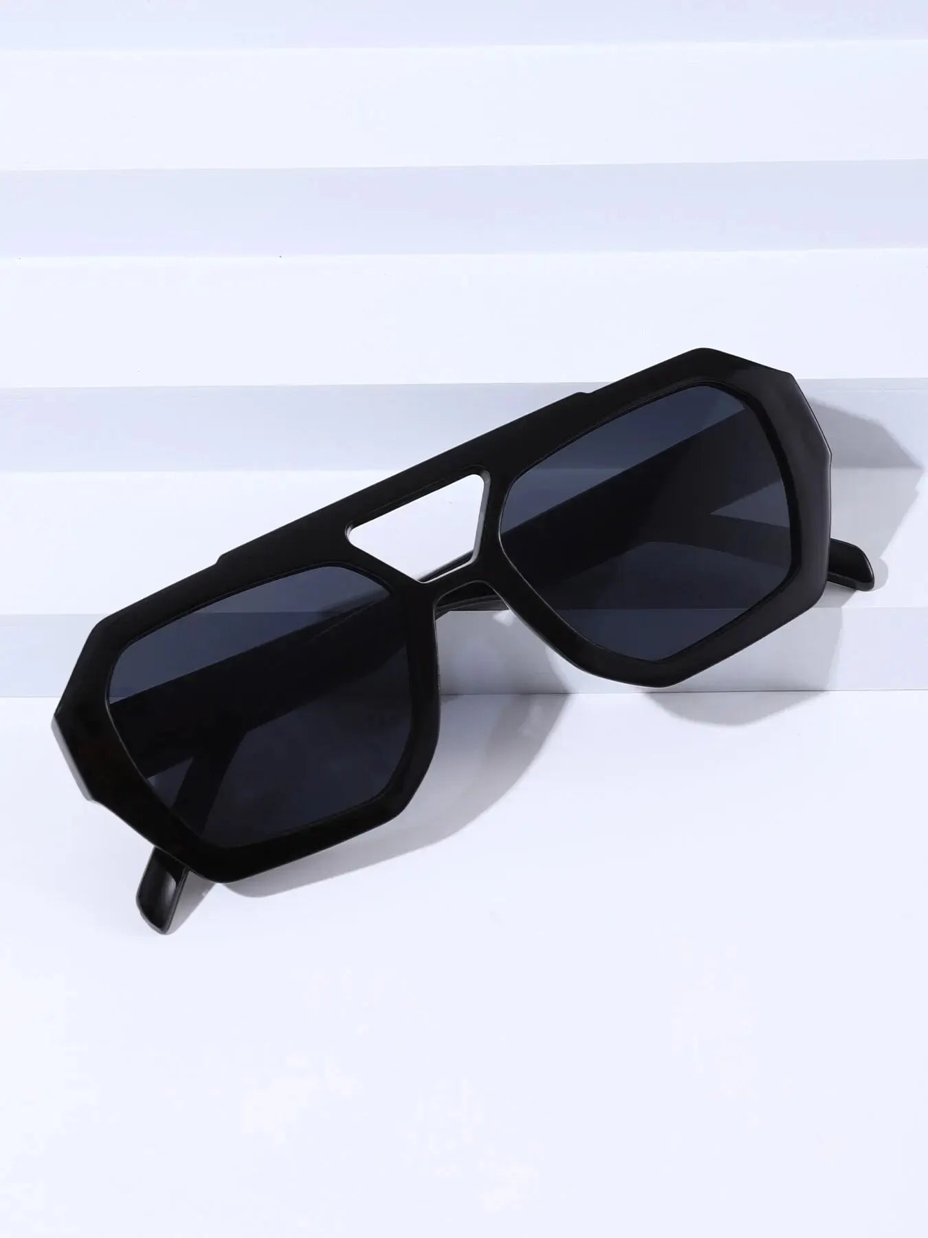 Trendsetting Double Beam Irregular Shades