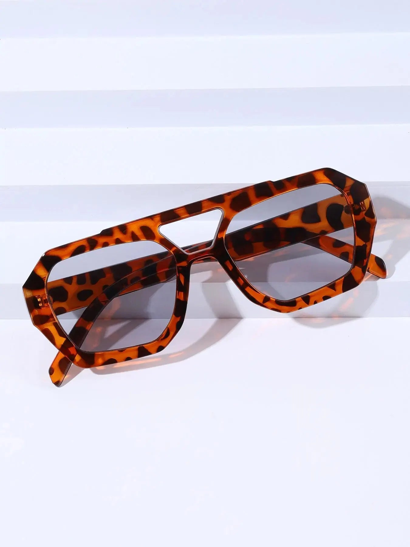 Trendsetting Double Beam Irregular Shades