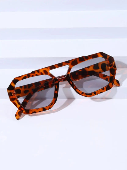 Trendsetting Double Beam Irregular Shades